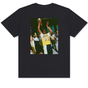 This is original made shirt of KOBE BRYANT during the 2001 championship parade